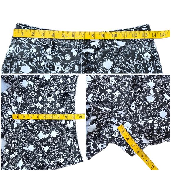 Alice In Wonderland Shorts Disney Size 3 Stretch Cotton Black White Print - Picture 4 of 5